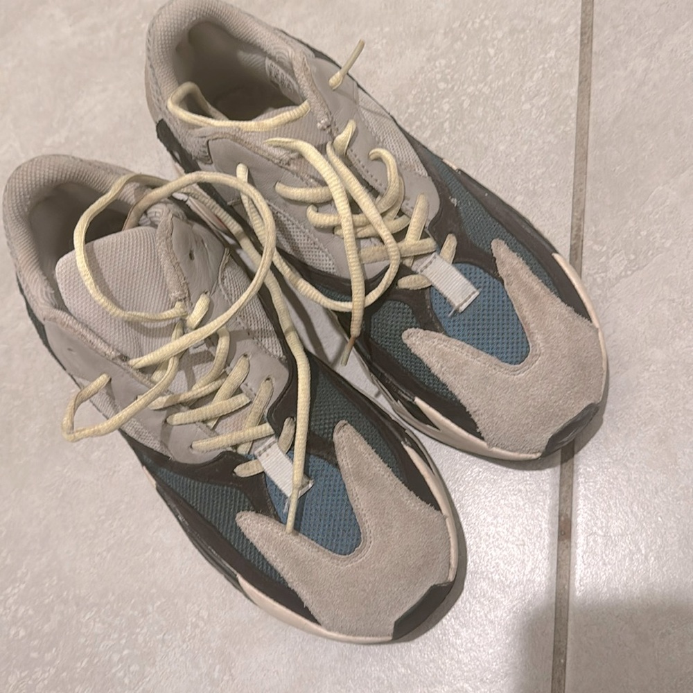 Yeezy 700 waverunner (used)
